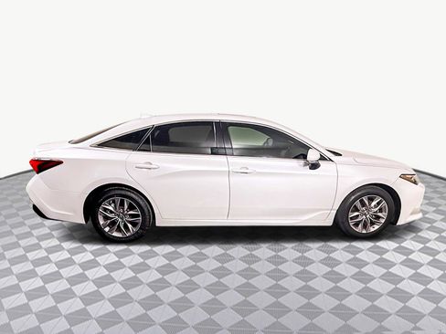 Used 2019 Toyota Avalon Limited image 11