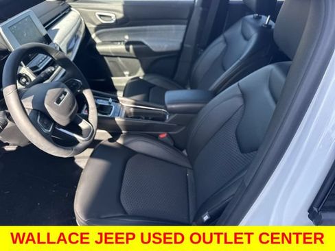 Used 2025 Jeep Compass Latitude AWD/4WD image 20