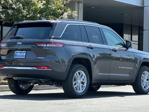 New 2025 Jeep Grand Cherokee Laredo X w/ Luxury Tech Group I image 4