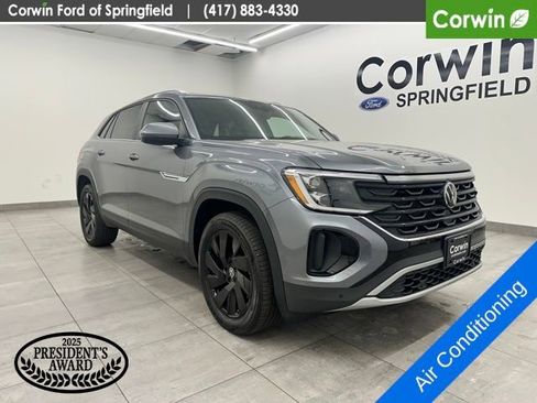 Used 2025 Volkswagen Atlas Cross Sport SE AWD/4WD image 6