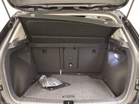 Certified 2025 Volkswagen Taos SE w/ Panoramic Sunroof Package image 19