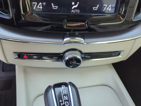Used 2020 Volvo XC60 T5 Momentum w/ Protection Package Premier image 16