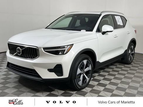 Used 2025 Volvo XC40 B5 Core image 5