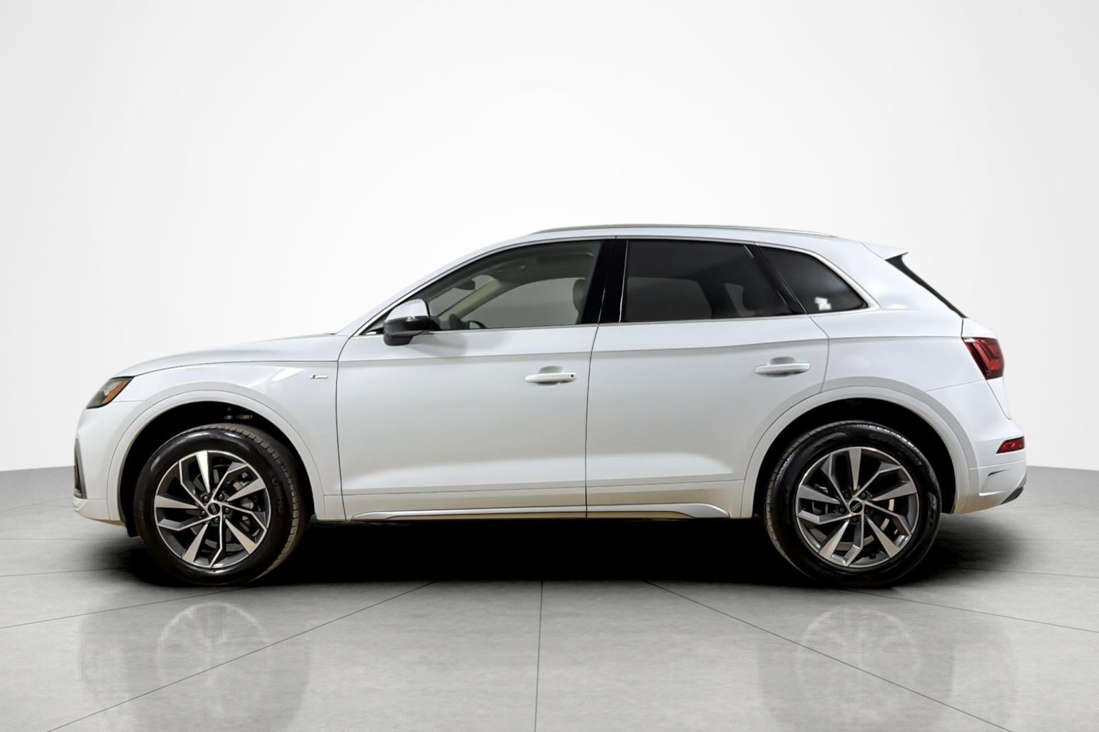 Used 2024 Audi Q5 2.0T Premium AWD/4WD image 2
