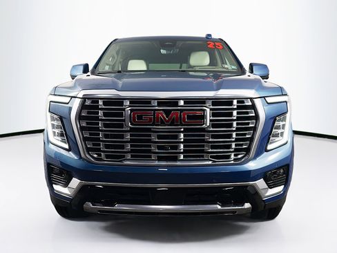 Used 2025 GMC Yukon Denali w/ Denali Reserve Package image 3