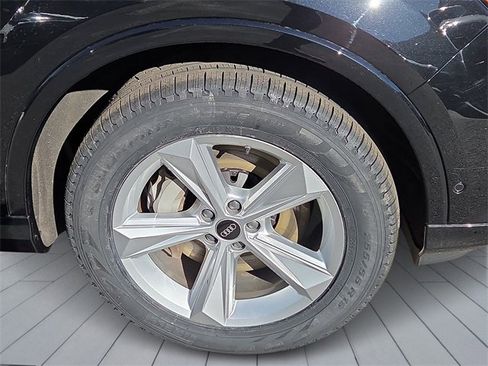 Certified 2022 Audi Q7 2.0T Premium w/ Convenience Package image 8