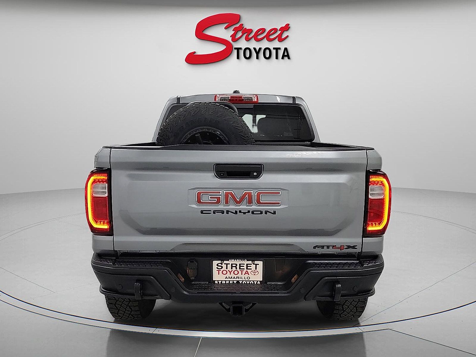 Used 2024 GMC Canyon AT4X w/ AT4X AEV Edition AWD/4WD image 3