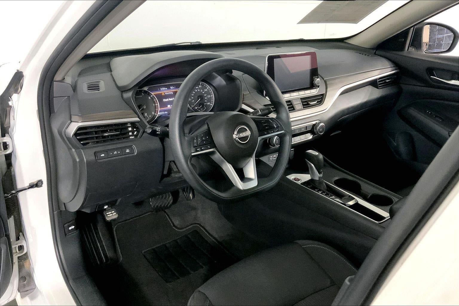 Used 2025 Nissan Altima 2.5 SV FWD image 30