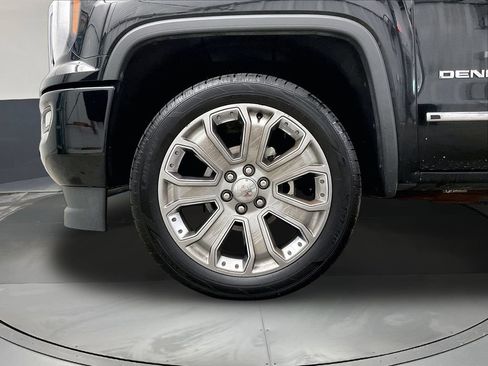 Used 2017 GMC Sierra 1500 Denali w/ Denali Ultimate Package AWD/4WD image 12