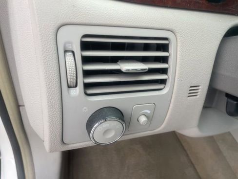 Used 2006 Buick Lucerne CX image 23