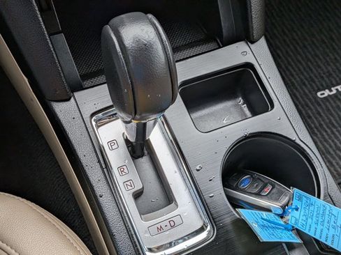 Used 2017 Subaru Outback 2.5i Limited image 12