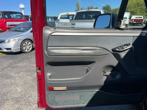 Used 1993 Ford Bronco XLT image 8