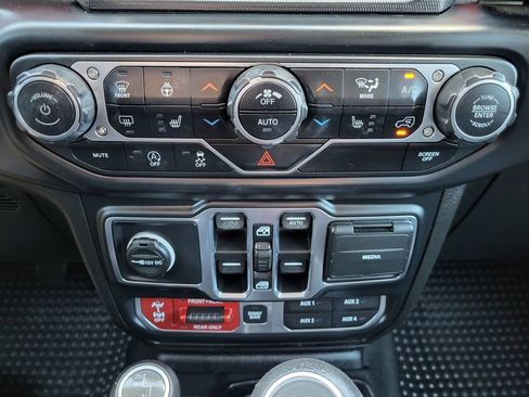 Used 2019 Jeep Wrangler Unlimited Rubicon AWD/4WD image 15