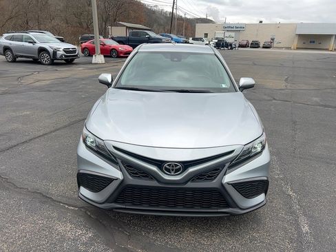 Used 2021 Toyota Camry SE image 3