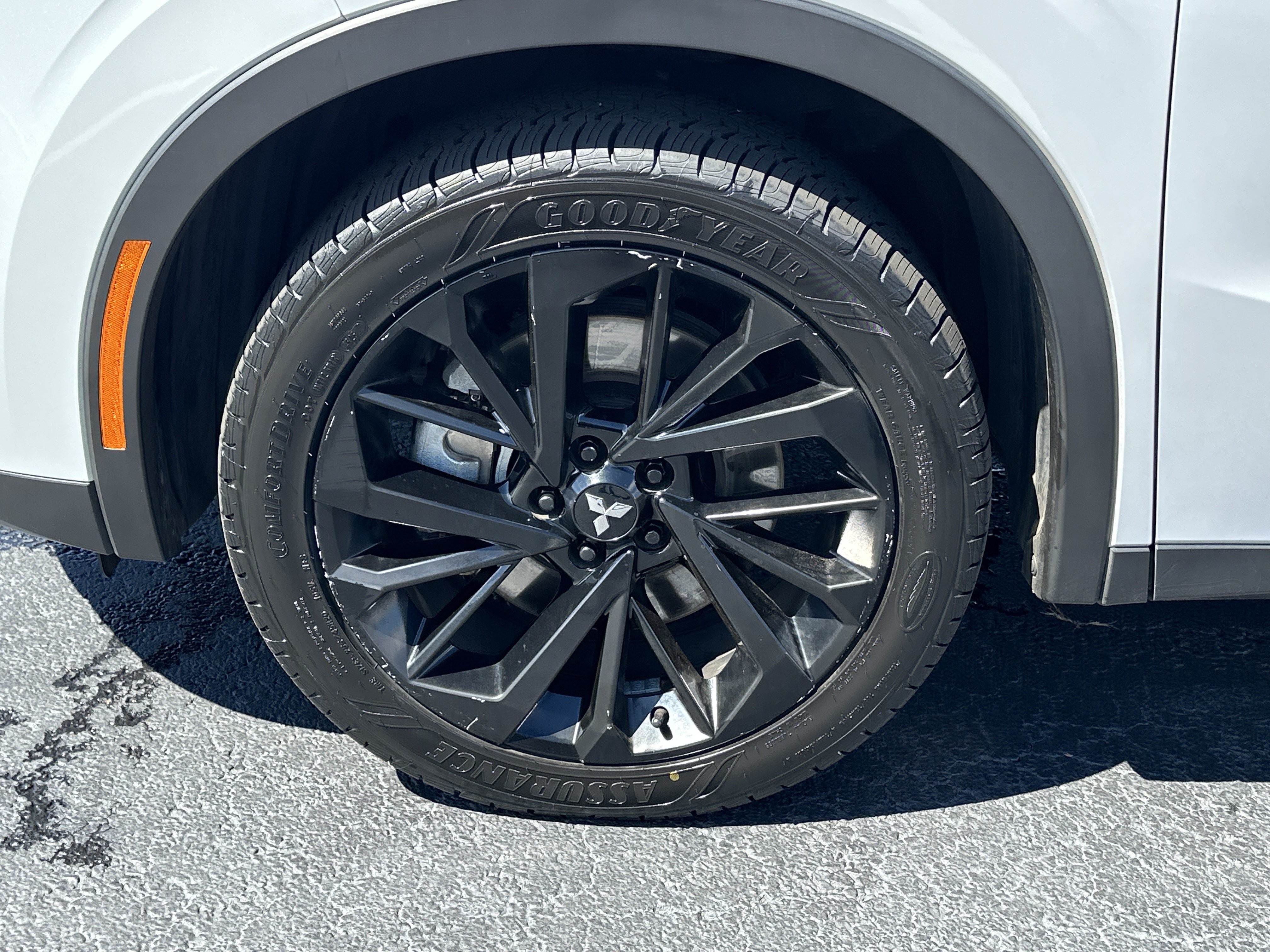 Used 2023 Mitsubishi Outlander SE FWD image 11