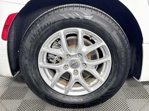 Used 2023 Chrysler Pacifica Touring-L FWD image 31