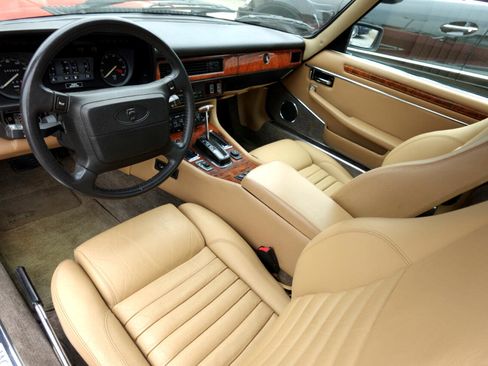 Used 1990 Jaguar XJS V12 Convertible image 16