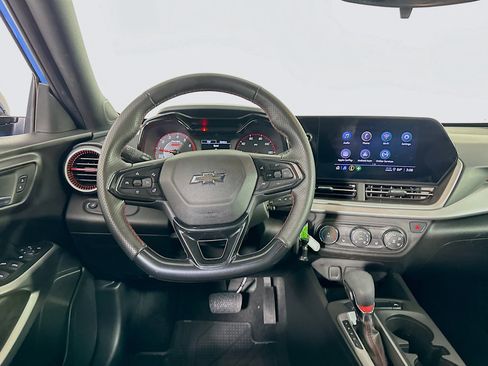 Used 2024 Chevrolet Trax RS w/ Sunroof Package image 17