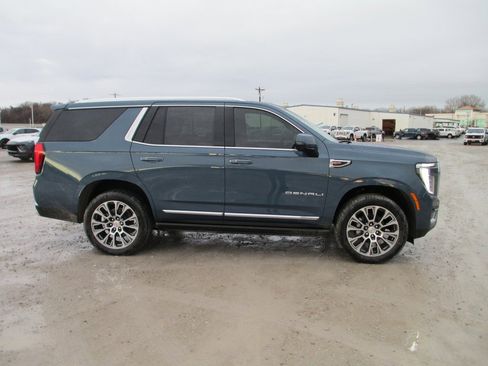 New 2026 GMC Yukon Denali w/ Sun & Power Step Package image 3