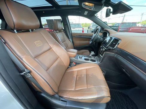 Used 2020 Jeep Grand Cherokee Overland AWD/4WD image 29