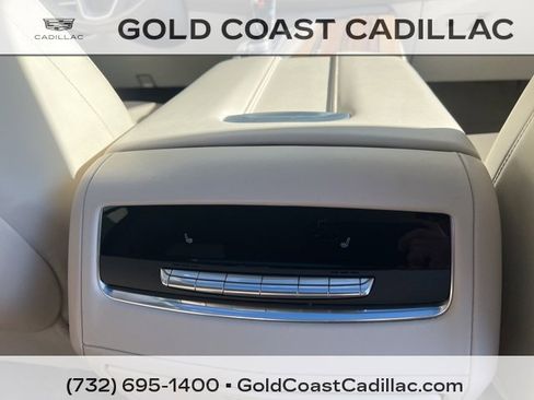 Used 2024 Cadillac Escalade Premium Luxury Platinum image 11