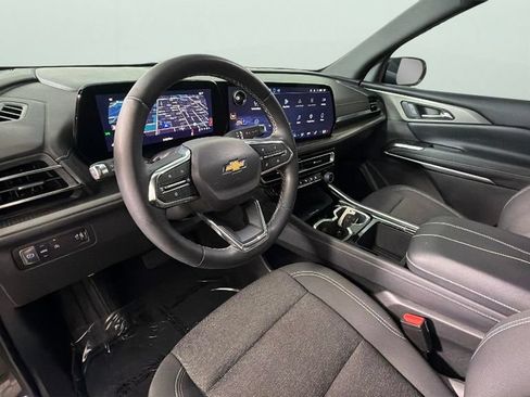 Certified 2025 Chevrolet Traverse LT w/ Driver Confidence Package FWD image 18