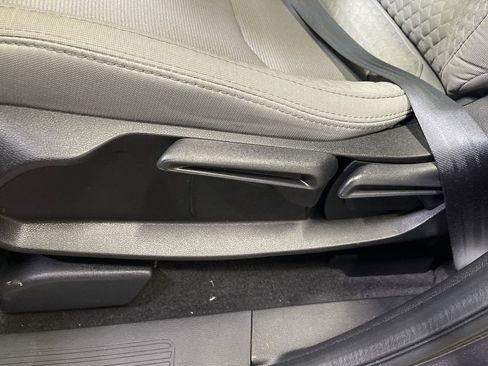 Used 2023 Honda Pilot LX image 12