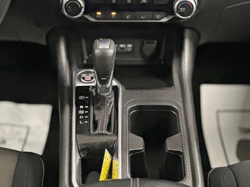 Used 2024 Nissan Sentra SV FWD image 17