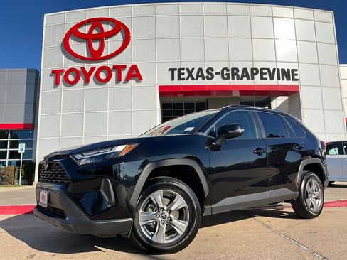 Used 2025 Toyota RAV4 XLE image 2