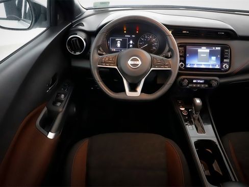 Used 2024 Nissan Kicks SR image 25