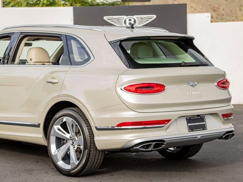 Certified 2023 Bentley Bentayga Extended Wheelbase image 14