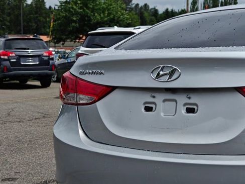 Used 2012 Hyundai Elantra Limited w/ Technology Pkg 5 FWD image 8