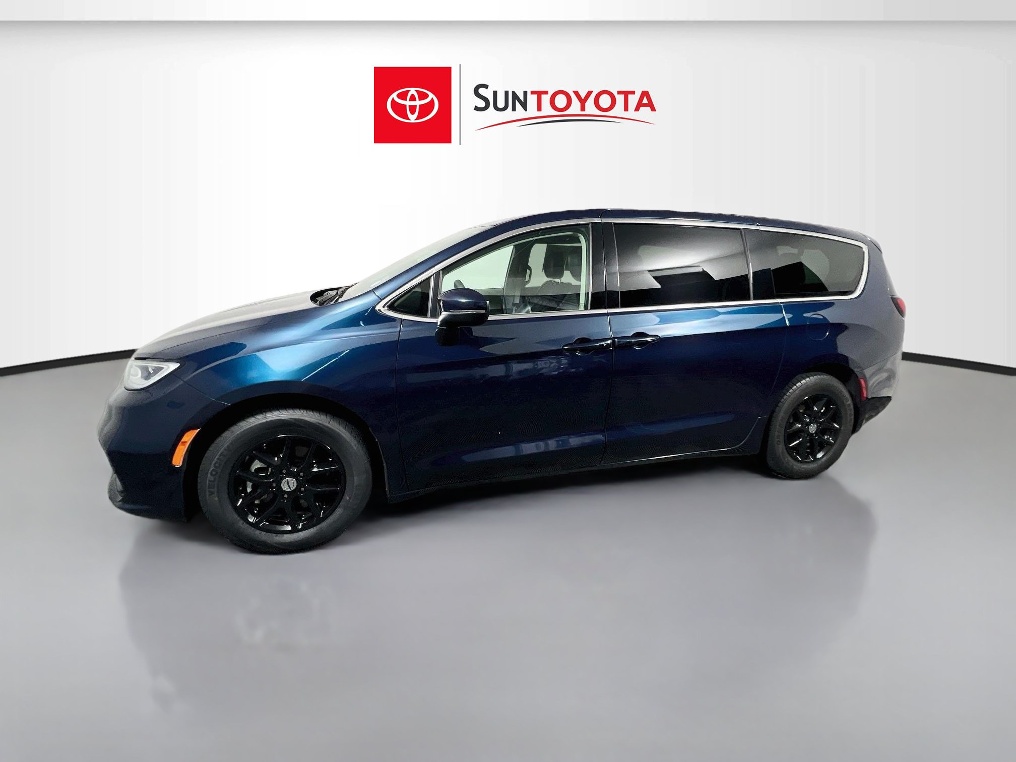 Used 2023 Chrysler Pacifica Touring-L FWD image 9