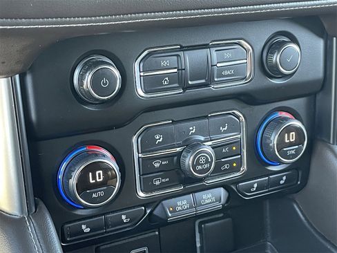 Used 2021 Chevrolet Suburban Z71 w/ Z71 Off-Road Package image 29