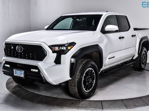Used 2025 Toyota Tacoma TRD Off-Road image 2