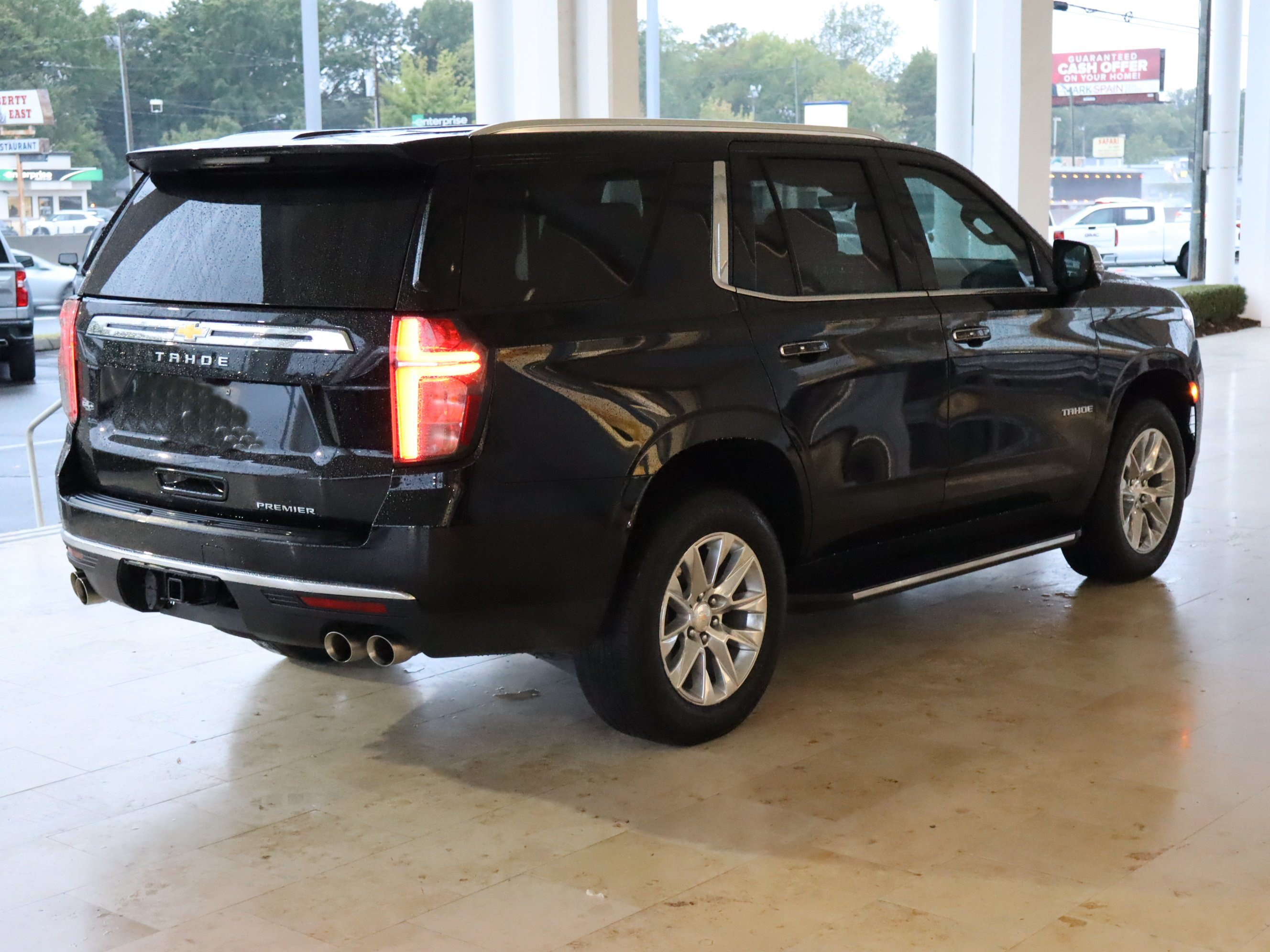 Used 2024 Chevrolet Tahoe Premier AWD/4WD image 10