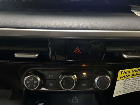 Used 2025 Nissan Kicks S w/ Charging Package image 20