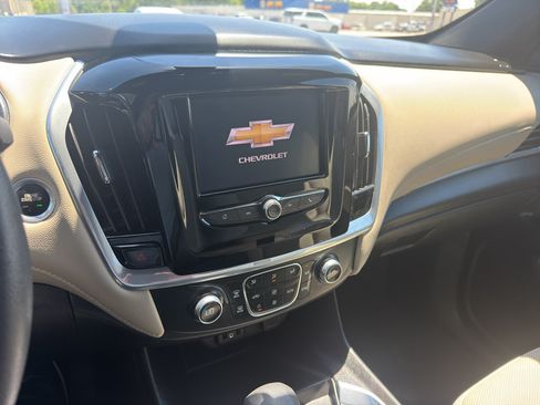 Used 2022 Chevrolet Traverse LS AWD/4WD image 19