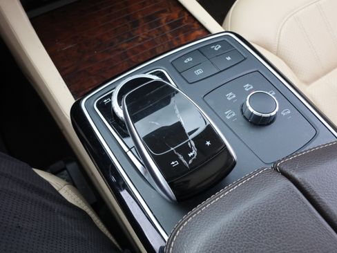 Used 2018 Mercedes-Benz GLS 450 4MATIC image 29