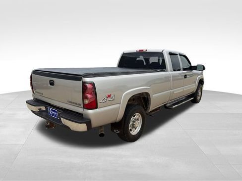 Used 2004 Chevrolet Silverado 2500 LS w/ Heavy-Duty Power Package AWD/4WD image 7