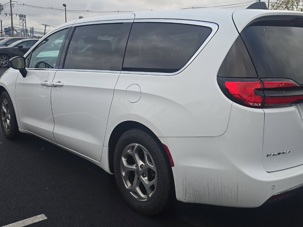 Used 2024 Chrysler Pacifica Limited FWD image 4
