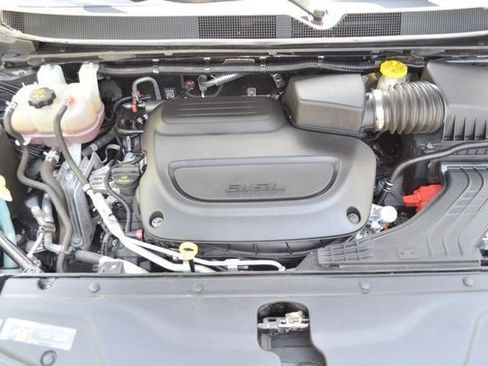 Used 2023 Chrysler Pacifica Touring-L FWD image 36