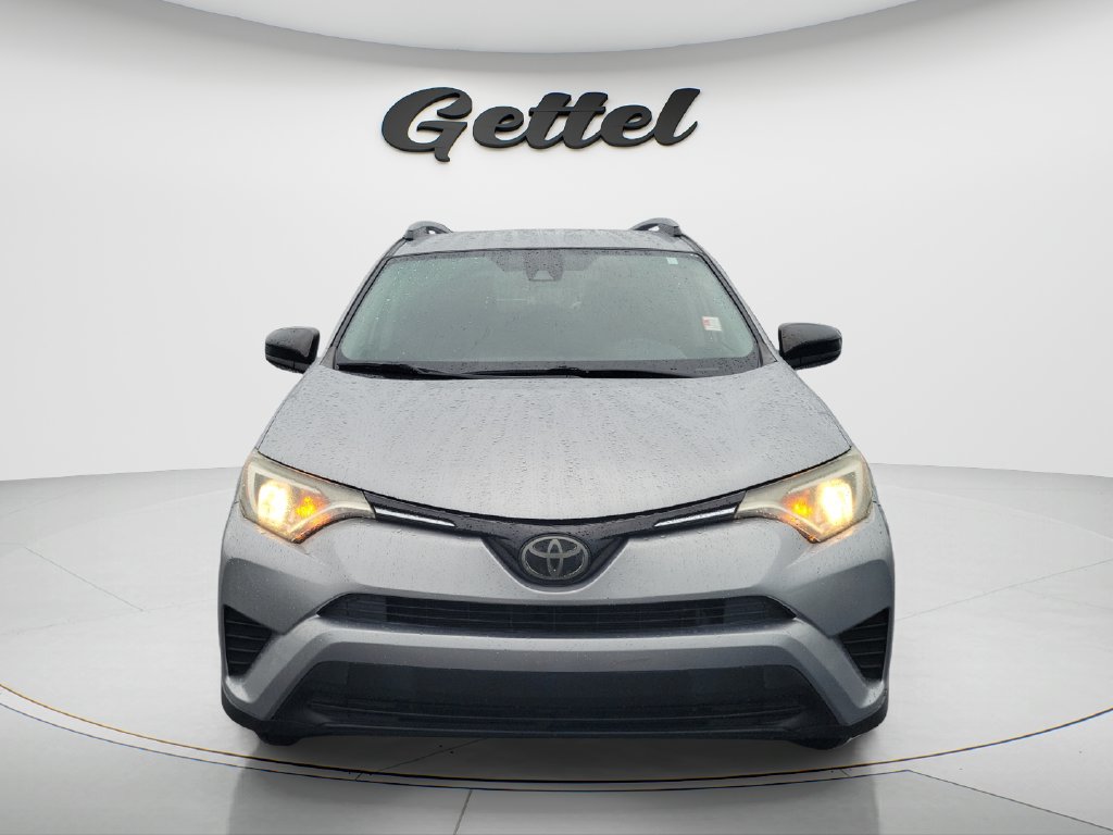 Used 2018 Toyota RAV4 LE FWD image 2