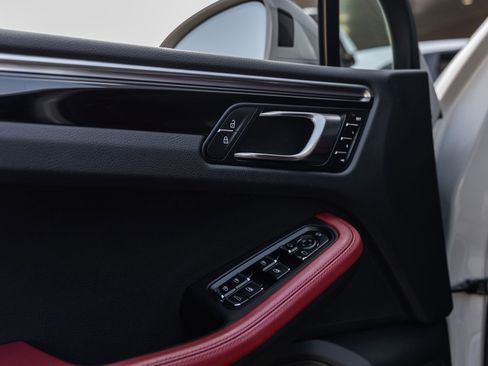 Certified 2023 Porsche Macan image 25