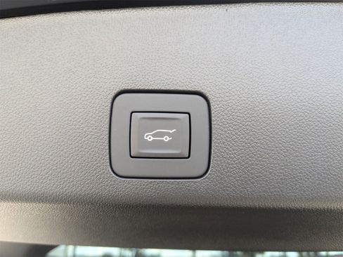 Used 2025 Buick Encore GX Avenir w/ Avenir Technology Package image 14