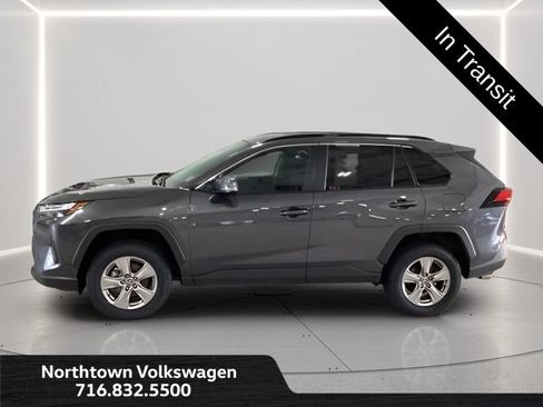 Used 2025 Toyota RAV4 XLE AWD/4WD image 2