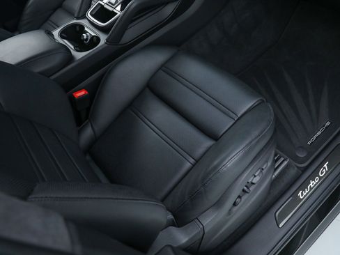 Used 2022 Porsche Cayenne Turbo GT image 17