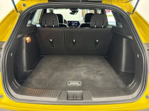 Used 2024 Chevrolet Trax RS w/ Sunroof Package FWD image 26