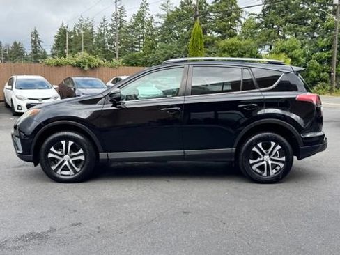 Used 2018 Toyota RAV4 LE w/ Carpet Mat Package FWD image 5