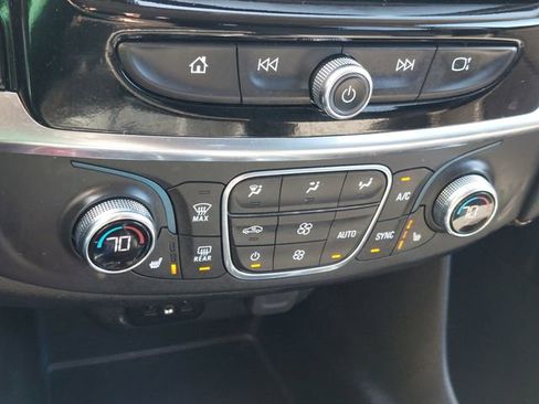 Used 2020 Chevrolet Traverse LT FWD image 26